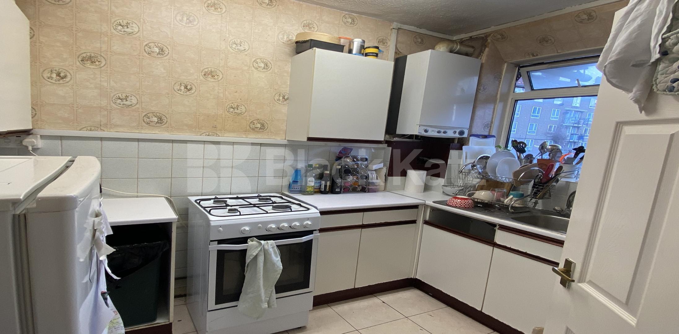 			LET , 4 Bedroom, 1 bath, 1 reception Bungalow			 Browning Street, Elephant & Castle